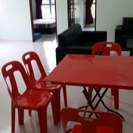 Coral Homestay Pekan Pangkor Luaran gambar